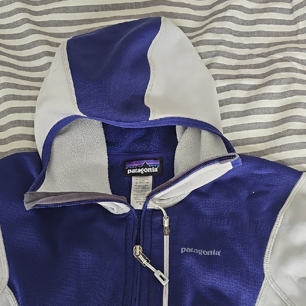 Patagonia Polar Tech Blue and Grey Hooded Jacket Xl Womens